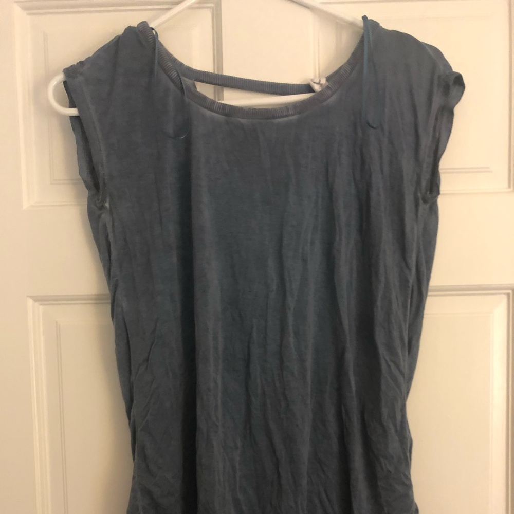 dusty blue t-shrt